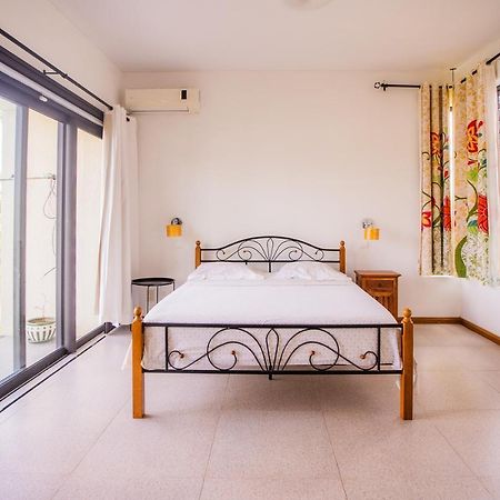 Villa Angelou - Sunlit Beach Getaway With Pool And Wifi Belle Mare Exteriér fotografie