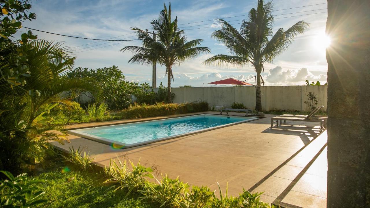 Villa Angelou - Sunlit Beach Getaway With Pool And Wifi Belle Mare Exteriér fotografie