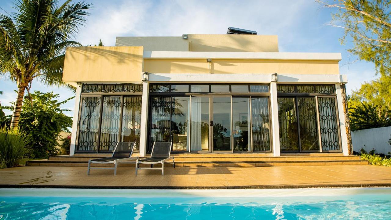 Villa Angelou - Sunlit Beach Getaway With Pool And Wifi Belle Mare Exteriér fotografie