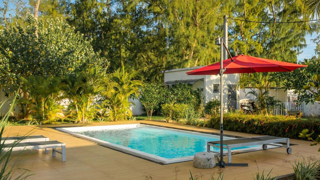 Villa Angelou - Sunlit Beach Getaway With Pool And Wifi Belle Mare Exteriér fotografie