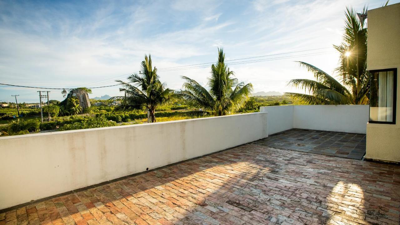 Villa Angelou - Sunlit Beach Getaway With Pool And Wifi Belle Mare Exteriér fotografie