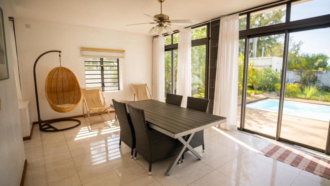 Villa Angelou - Sunlit Beach Getaway With Pool And Wifi Belle Mare Exteriér fotografie