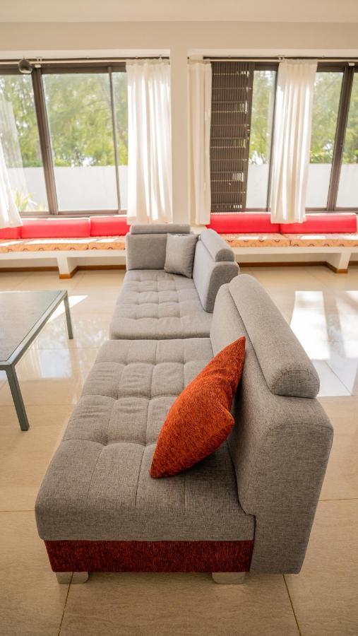 Villa Angelou - Sunlit Beach Getaway With Pool And Wifi Belle Mare Exteriér fotografie