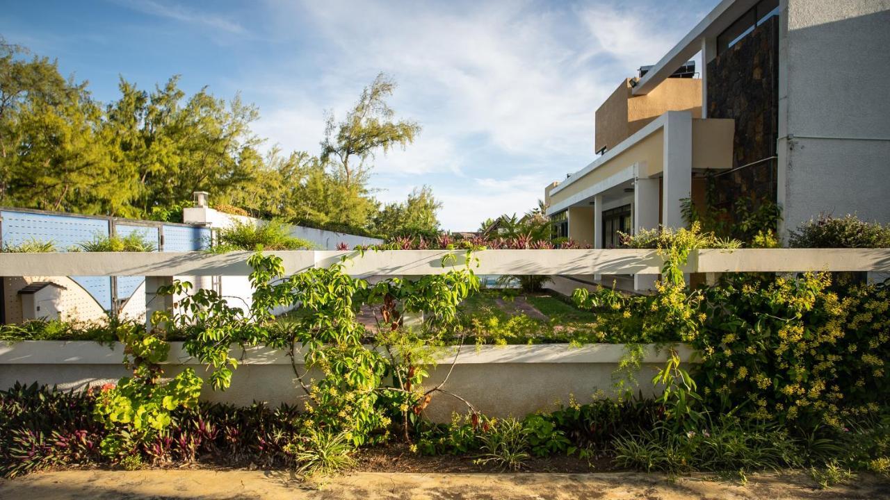 Villa Angelou - Sunlit Beach Getaway With Pool And Wifi Belle Mare Exteriér fotografie
