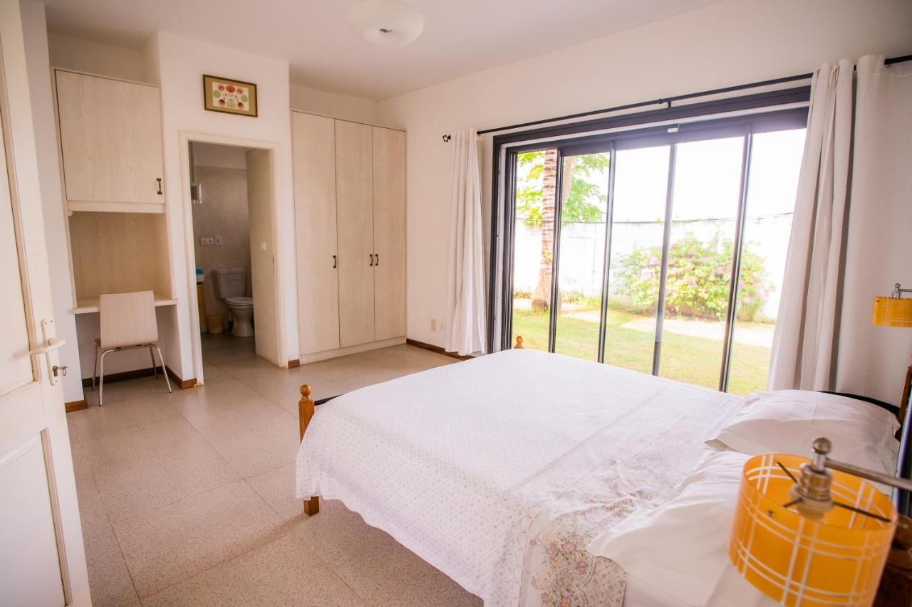Villa Angelou - Sunlit Beach Getaway With Pool And Wifi Belle Mare Exteriér fotografie